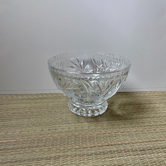 Crystal candy bowl with carved design - Picture 2 of 11